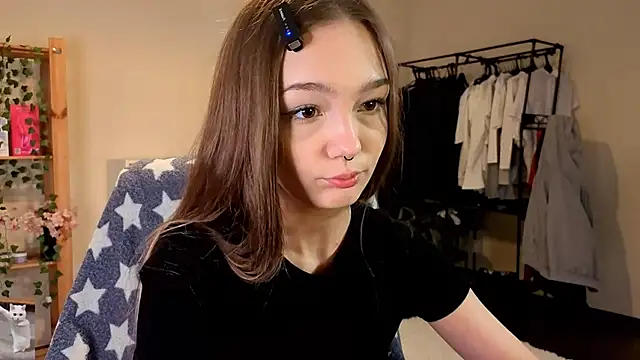 HoneyComfy online show from April 3, 2:15 pm