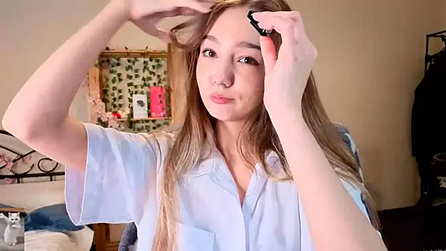 HoneyComfy online show from April 8, 2:17 pm