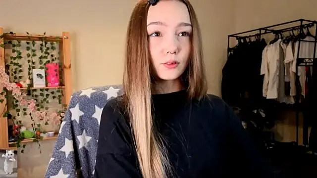 HoneyComfy online show from April 11, 2:21 pm