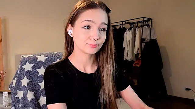 HoneyComfy online show from April 13, 2:33 pm