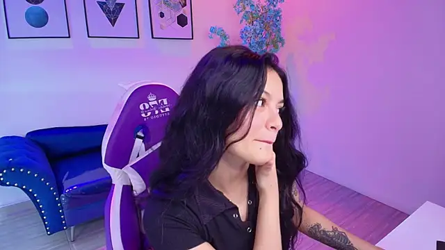 Snapshot of Maddie_T18 chatting on April 30, 11:38 am Maddie T18 online show from April 30, 11:38 am