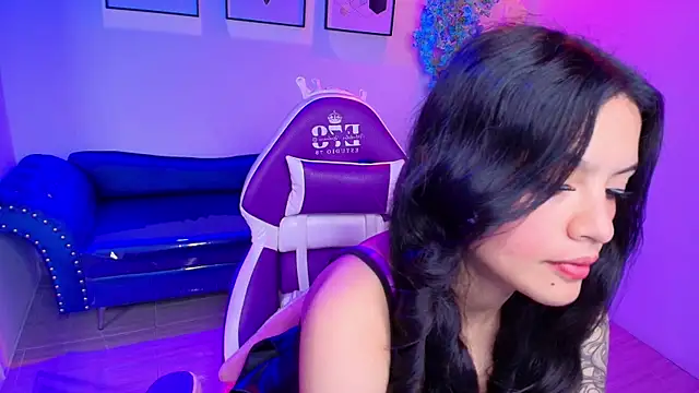 Snapshot of Maddie_T18 chatting on May 21, 11:28 am Maddie T18 online show from May 21, 11:28 am
