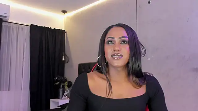 Snapshot of naomi__blair chatting on July 4, 3:24 am naomi blair online show from July 4, 3:24 am