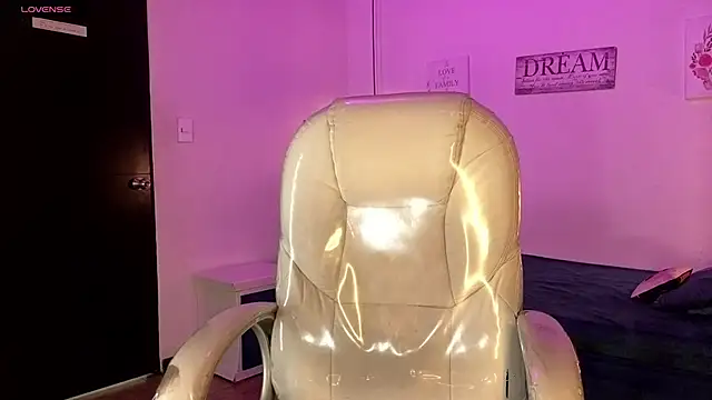 Snapshot of Sweet_bellaa_ chatting on February 21, 4:02 am Sweet bellaa online show from February 21, 4:02 am