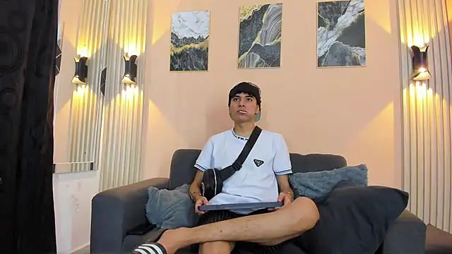 DesiresOfOlympus  online show from April 15, 7:43 pm