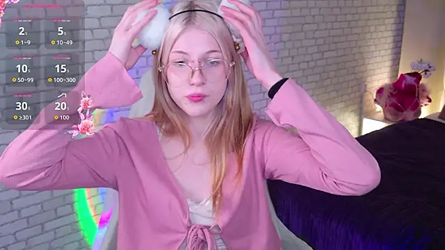 Snapshot of alicedews chatting on March 1, 2:30 pm alicedews online show from March 1, 2:30 pm