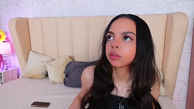 BambiRoses online show from April 7, 7:09 am