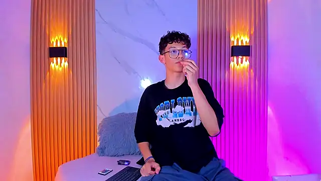 Snapshot of Christopher_Hunter chatting on February 20, 7:58 pm Christopher Hunter online show from February 20, 7:58 pm