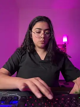 Snapshot of Ales_Kitten_Live chatting on February 19, 9:22 pm Ales Kitten Live online show from February 19, 9:22 pm