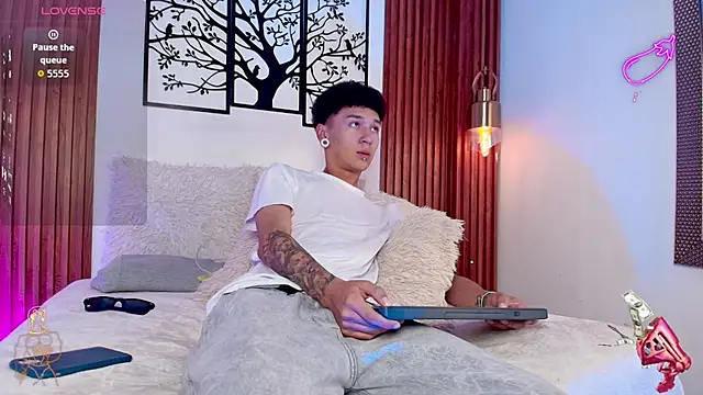 Snapshot of David_Banks_ chatting on March 3, 12:33 pm David Banks online show from March 3, 12:33 pm