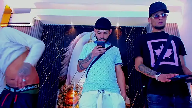 Snapshot of the_knights_of_the_night chatting on February 3, 4:32 am the knights of the night online show from February 3, 4:32 am