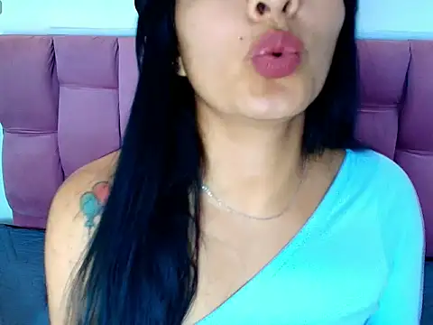 Snapshot of Melannyy__ chatting on June 9, 4:24 am Melannyy online show from June 9, 4:24 am