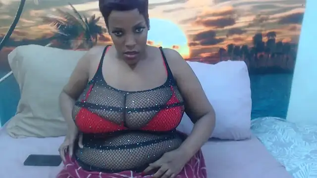 Snapshot of ThickandTallXX chatting on May 7, 7:41 pm ThickandTallXX online show from May 7, 7:41 pm