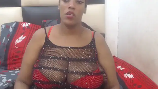 Snapshot of ThickandTallXX chatting on May 8, 9:58 am ThickandTallXX online show from May 8, 9:58 am