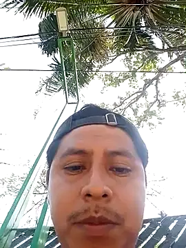 Snapshot of elburrotio chatting on April 13, 4:12 pm elburrotio online show from April 13, 4:12 pm