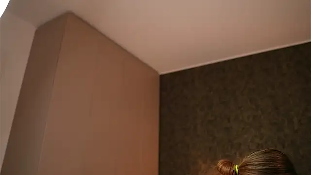 Snapshot of AuraM00n chatting on May 18, 8:03 pm AuraM00n online show from May 18, 8:03 pm
