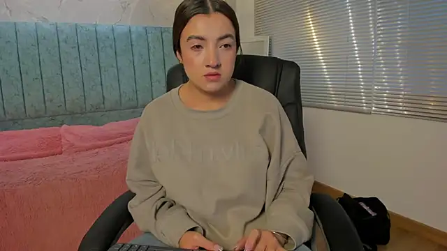 Snapshot of Tara_Parker chatting on February 11, 12:10 pm Tara Parker online show from February 11, 12:10 pm