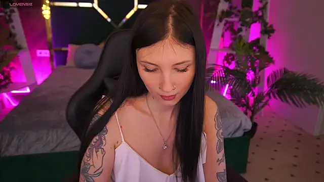 Snapshot of LunaaMay chatting on March 3, 2:12 pm LunaaMay online show from March 3, 2:12 pm