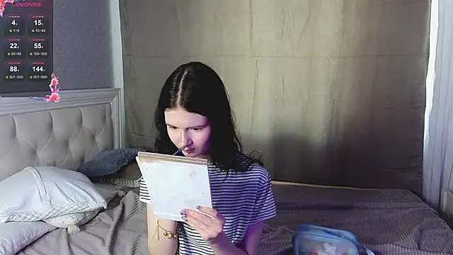 Glow hollow online show from February 22, 4:02 am