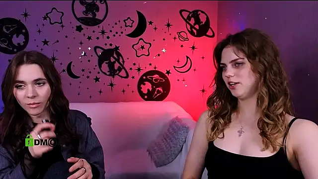 laurenmurrr online show from April 12, 10:53 am