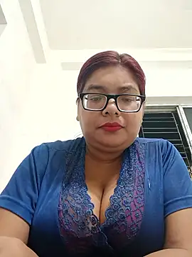 Snapshot of Elie_Hallway chatting on June 7, 6:00 pm Elie Hallway online show from June 7, 6:00 pm