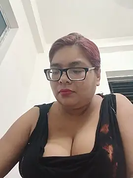 Snapshot of Elie_Hallway chatting on June 15, 5:59 pm Elie Hallway online show from June 15, 5:59 pm