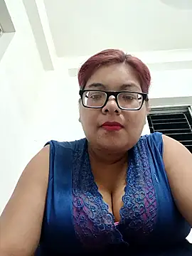 Snapshot of Elie_Hallway chatting on June 16, 6:10 pm Elie Hallway online show from June 16, 6:10 pm