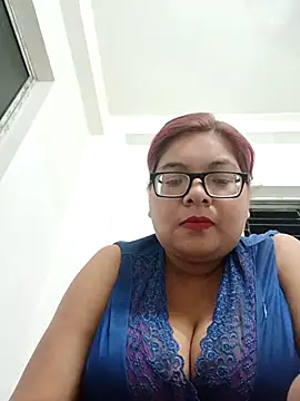 Snapshot of Elie_Hallway chatting on June 18, 6:01 pm Elie Hallway online show from June 18, 6:01 pm