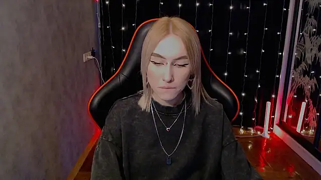 Snapshot of crybambi chatting on February 4, 5:35 am crybambi online show from February 4, 5:35 am