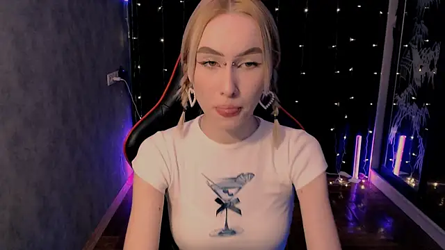 Snapshot of crybambi chatting on February 11, 7:02 am crybambi online show from February 11, 7:02 am