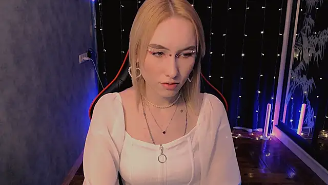 Snapshot of crybambi chatting on February 18, 7:15 am crybambi online show from February 18, 7:15 am