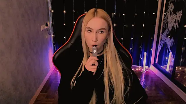 Snapshot of crybambi chatting on February 27, 7:41 am crybambi online show from February 27, 7:41 am