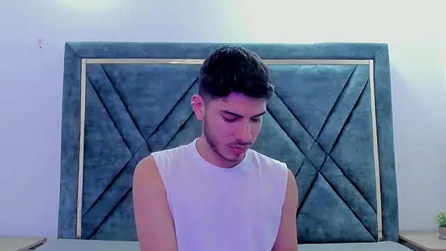 Snapshot of Apolo_Gray chatting on February 18, 5:25 am Apolo Gray online show from February 18, 5:25 am