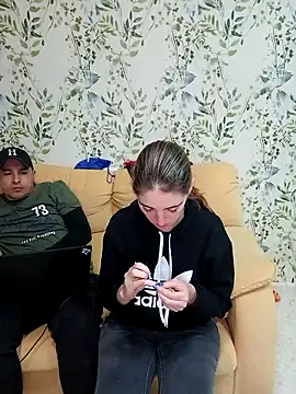 laparejaideal08 online show from March 8, 5:17 pm