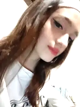 dieciochoyundia online show from March 19, 3:21 am