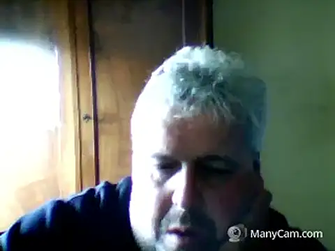 Snapshot of swichcassanesi chatting on February 3, 1:38 pm swichcassanesi online show from February 3, 1:38 pm