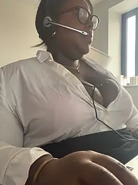 Snapshot of BouncyBBW chatting on February 27, 11:32 am BouncyBBW online show from February 27, 11:32 am