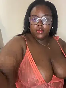 Snapshot of BouncyBBW chatting on June 6, 10:36 pm BouncyBBW online show from June 6, 10:36 pm