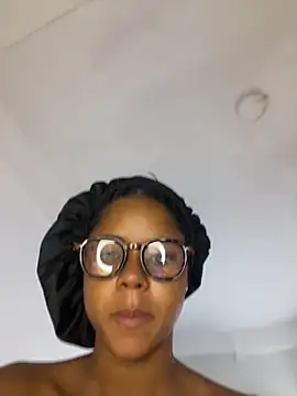 LIA PARKERR online show from March 12, 1:39 pm