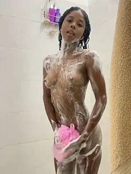 LIA PARKERR online show from April 9, 11:54 pm