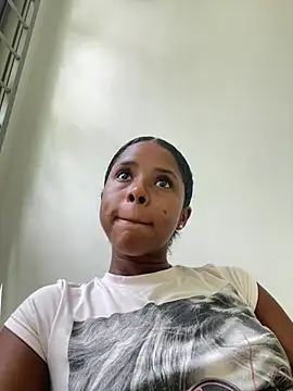 LIA PARKERR online show from April 14, 6:47 pm