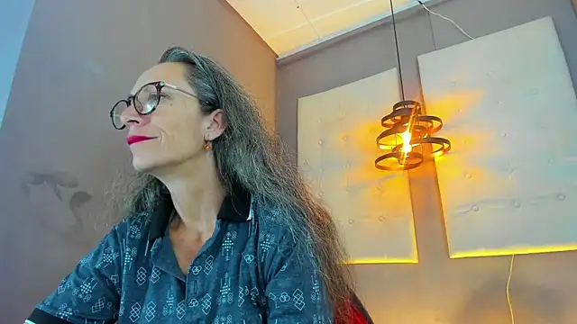 Snapshot of laurasofia45 chatting on February 9, 12:47 am laurasofia45 online show from February 9, 12:47 am