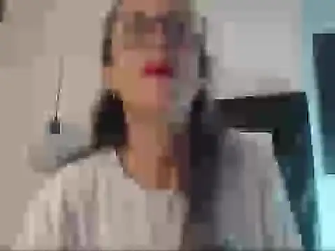 Snapshot of laurasofia45 chatting on February 12, 11:55 pm laurasofia45 online show from February 12, 11:55 pm