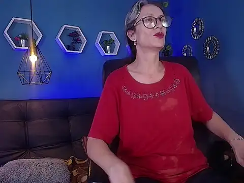 Snapshot of laurasofia45 chatting on March 3, 1:01 am laurasofia45 online show from March 3, 1:01 am