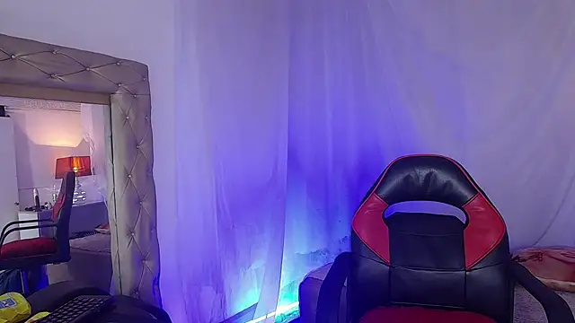 laurasofia45 online show from April 11, 5:34 am