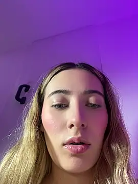 Snapshot of kloe__t18 chatting on June 5, 6:13 pm kloe t18 online show from June 5, 6:13 pm