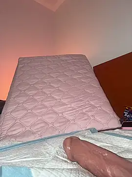 Snapshot of kloe__t18 chatting on June 6, 5:39 pm kloe t18 online show from June 6, 5:39 pm