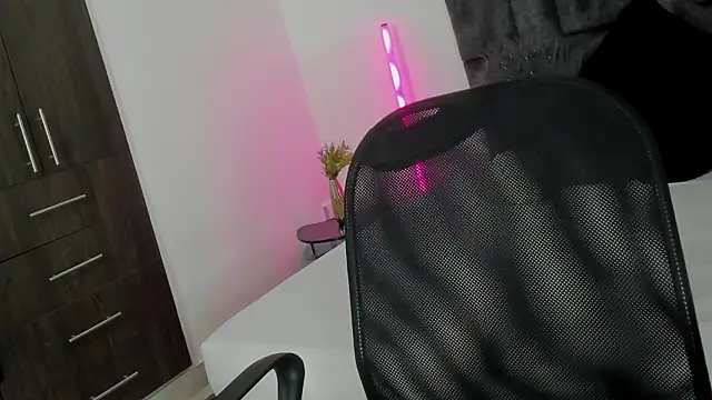 Malory Saenzz online show from February 24, 1:20 pm