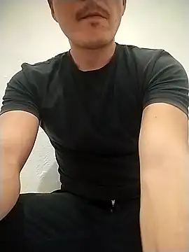 Snapshot of Reuss25 chatting on April 4, 1:48 am Reuss25 online show from April 4, 1:48 am