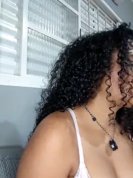 Snapshot of pandinhagamer chatting on February 5, 11:42 pm pandinhagamer online show from February 5, 11:42 pm